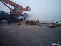 В Совиньоне под Одессой восстанавливают пляж (ФОТОРЕПОРТАЖ)