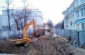 В одесскую "черную дыру" на Греческой площади строят автомобильный въезд (ФОТОРЕПОРТАЖ)