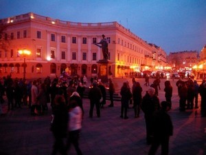 Одесситы собрались у Дюка в память Бориса Немцова (ФОТО, обновлено)