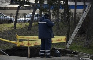 В Одессе на Генуэзской прокладывают новые кабельные сети (ФОТО)