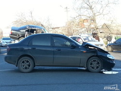 Авария в Одессе: одна машина на крыше другой (ФОТО)