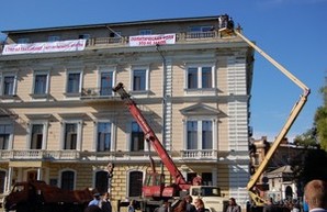 Шмуклер сильнее суда и кувалды мэра Одессы: незаконная мансарда на памятнике архитектуры остается