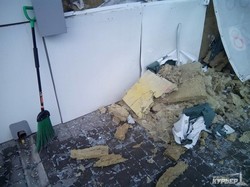 Теракт в Одессе повредил здание бизнес-центра: подрывник зафиксирован на видео (ФОТОРЕПОРТАЖ)