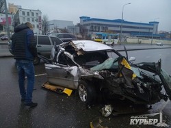 Пятница, 13-е: в Одессе автомобиль "Мазда" врезался в маршрутку (ФОТО)