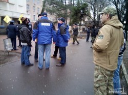Пикетирование налоговой: "Самооборона Одессы" и милиция с автоматами (ФОТО)