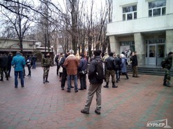 Пикетирование налоговой: "Самооборона Одессы" и милиция с автоматами (ФОТО)