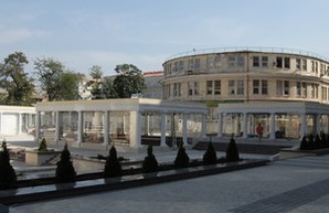 Сделать одесскую Греческую площадь полностью пешеходной не получилось
