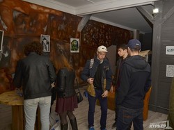 Анонимное искусство со стен домов и экранов — в выставочные пространства Одессы (ФОТОРЕПОРТАЖ)