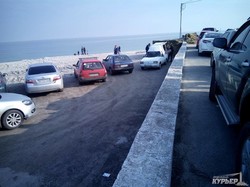 Одесский пляж для инвалидов превратился в парковку (ФОТО)
