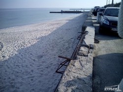 Одесский пляж для инвалидов превратился в парковку (ФОТО)