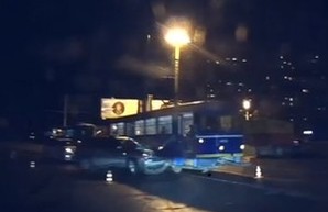 Авария с трамваем в Одессе: "Лексус" не уступил дорогу (ФОТО, ВИДЕО)