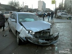Лобовое ДТП в Одессе на улице Левитана (ФОТО)