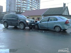 Лобовое ДТП в Одессе на улице Левитана (ФОТО)
