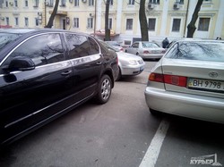 Как паркуется одесская милиция (ФОТО)