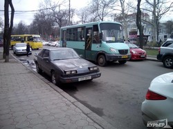 Вместо множества маршруток на Александровском проспекте теперь парковка (ФОТО)
