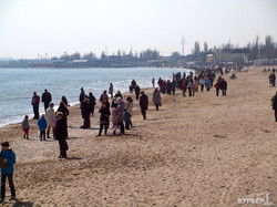 Тысячи одесситов вышли на городские пляжи (ФОТОРЕПОРТАЖ)