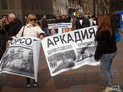 Митингующие против Генплана совершили воздушный налет на Одесский горсовет (ФОТО)