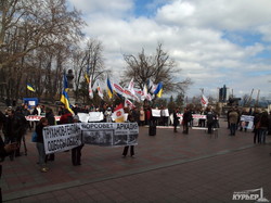 Митингующие против Генплана совершили воздушный налет на Одесский горсовет (ФОТО)