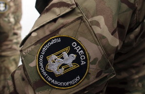 Одесский горсовет охраняют милиция и два разных общественных формирования (ФОТО)