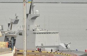 Французский фрегат-невидимка и флагман ВМС Украины у причалов Одесского морвокзала (ФОТО)