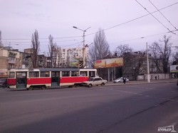 Водитель "жигулей" заблокировал движение одесских трамваев (ФОТО)