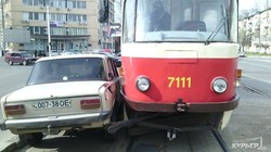 Водитель "жигулей" заблокировал движение одесских трамваев (ФОТО)