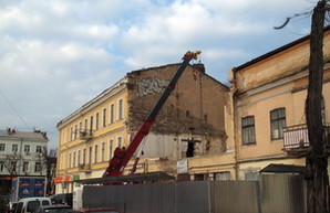 Рядом с Дерибасовской сносят старинный дом Шварца (ФОТО)