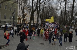 По центру Одессы прошел парад клоунов (ФОТОРЕПОРТАЖ)