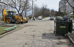 Одесские склоны и бульвар Жванецкого убирают от мусора (ФОТО)