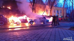 Пожар уничтожил одесское кафе и коллекцию старинных автомобилей (ФОТО)