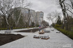 Строители завершают реконструкцию Аллеи Славы и Вечного огня Одессы (ФОТО)