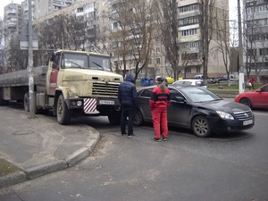 На одесском Фонтане столкнулись грузовик и легковушка (ФОТО)