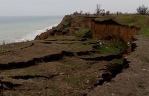 Оползень в Одесской области завалил пляж (ФОТО)