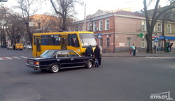 Авария в Одессе: легковушка не пропустила маршрутку