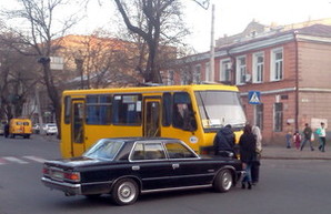 Авария в Одессе: легковушка не пропустила маршрутку