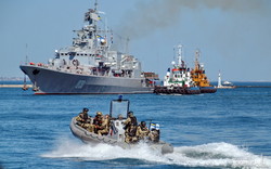 Флагман ВМС Украины у причала Одесского морского вокзала (ФОТО)