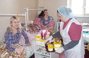 Во всех больницах Одессы пациентов таки начали кормить (ФОТО)