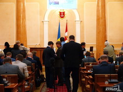 На сессии горсовета одесские депутаты голосуют за себя и за соседа (ВИДЕО)