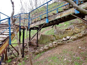 Одесская лестница к морю - в зарослях и руинах (ФОТОРЕПОРТАЖ)