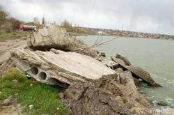 Прорыв дамбы Хаджибейского лимана грозит затопить всю одесскую Пересыпь (ФОТО)