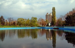 Одесский парк Победы: красота природы и преображение от коммунальщиков (ФОТО)