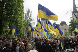 На Соборной площади в Одессе почтили память погибших 2 мая под флагами Украины (ФОТО)