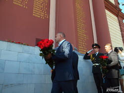 День Победы в Одессе в фотографиях: 148 имен героев у Оперного театра