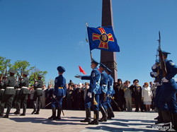 День Победы в Одессе в фотографиях: тысячи людей у памятника Неизвестному Матросу