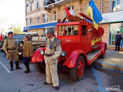 День Победы в Одессе в фотографиях: пародия на парад ретро-техники