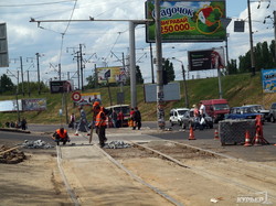 Один из самых "убитых" участков одесских дорог отремонтировали (ФОТО)