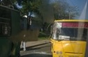 Одесские маршрутчики таранят троллейбусы (ФОТО)