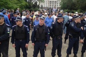 В Одессе на Куликовом поле смешались милиция и два митинга