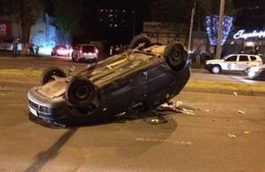 Авария в одесском жилмассиве: автомобиль перевернулся (ФОТО)