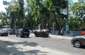 В Одессе на Французском бульваре перевернулись "Жигули" (ФОТО)